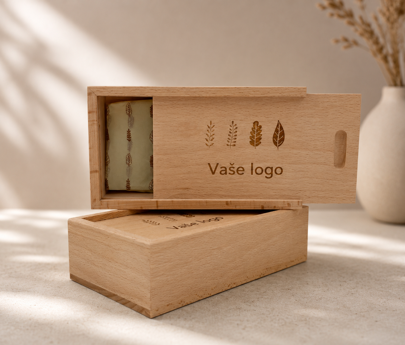 Dřevěná dárková krabička s gravírovaným logem a vysouvacím víkem